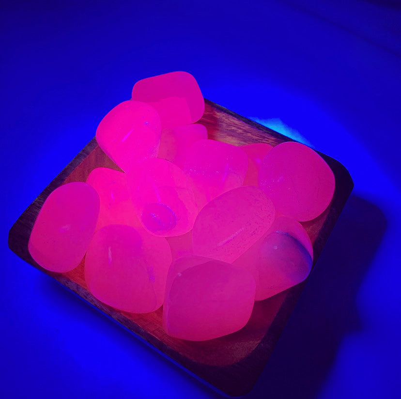 Mangano Calcite (UV Reactive) | Universal Love